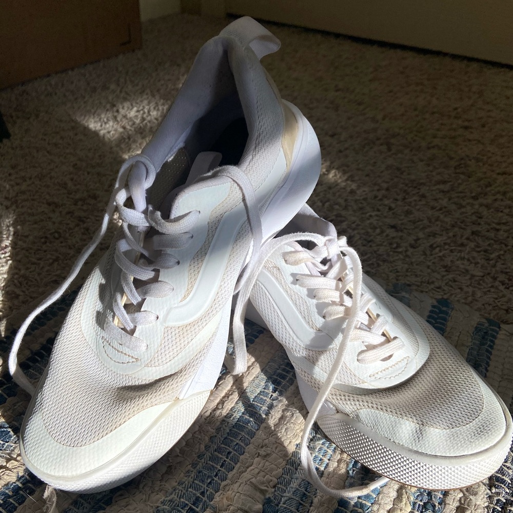 White Vans Ultrarange Running Shoes